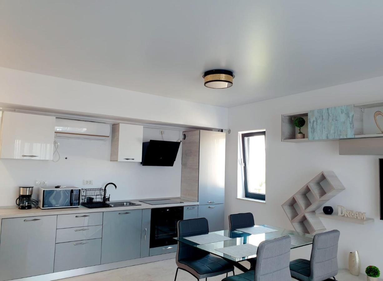 Seafront Papaya Apartment Navodari Exterior photo